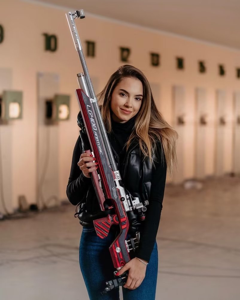 桑佳武卡西诺维奇塞尔维亚漂亮女兵曾来到中国比赛