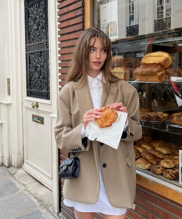 法国时尚博主mara lafontan穿搭 看起来透露出法式慵懒的优雅_腾讯