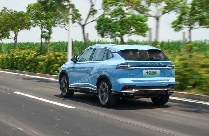 抢先道路试驾荣威超混erx5_腾讯新闻