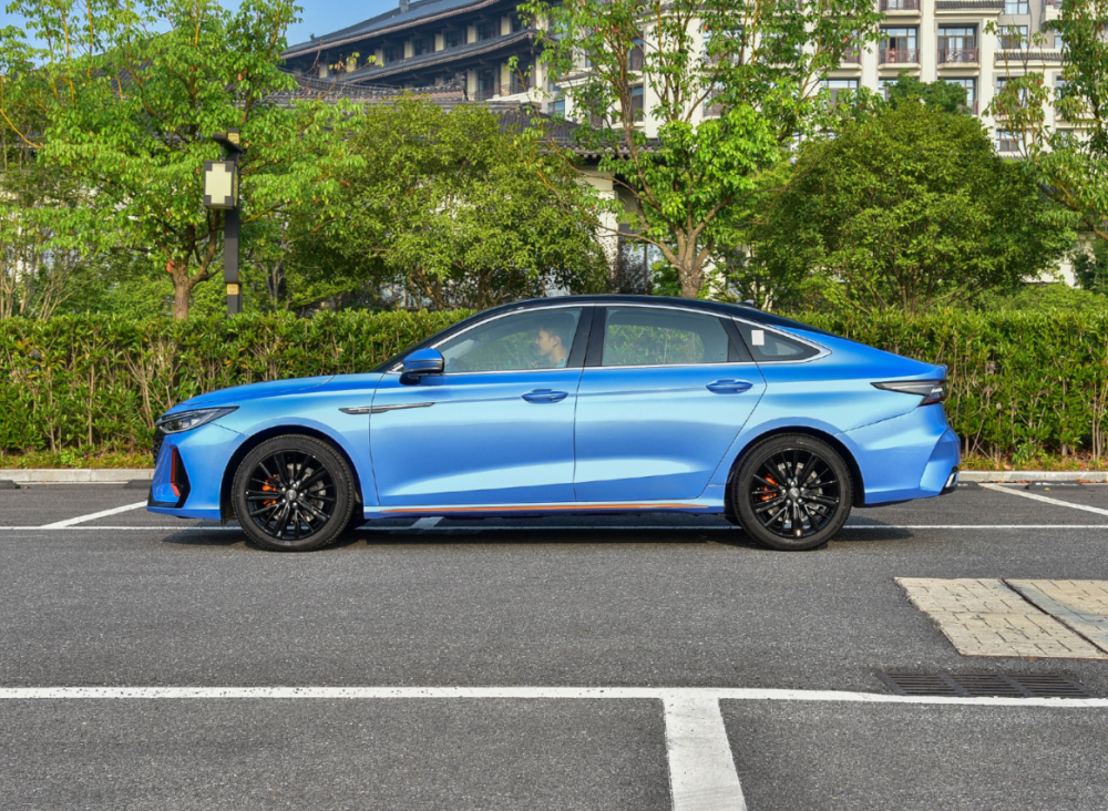 奇瑞版小a7内饰质感似奔驰发动机性能强于雅阁