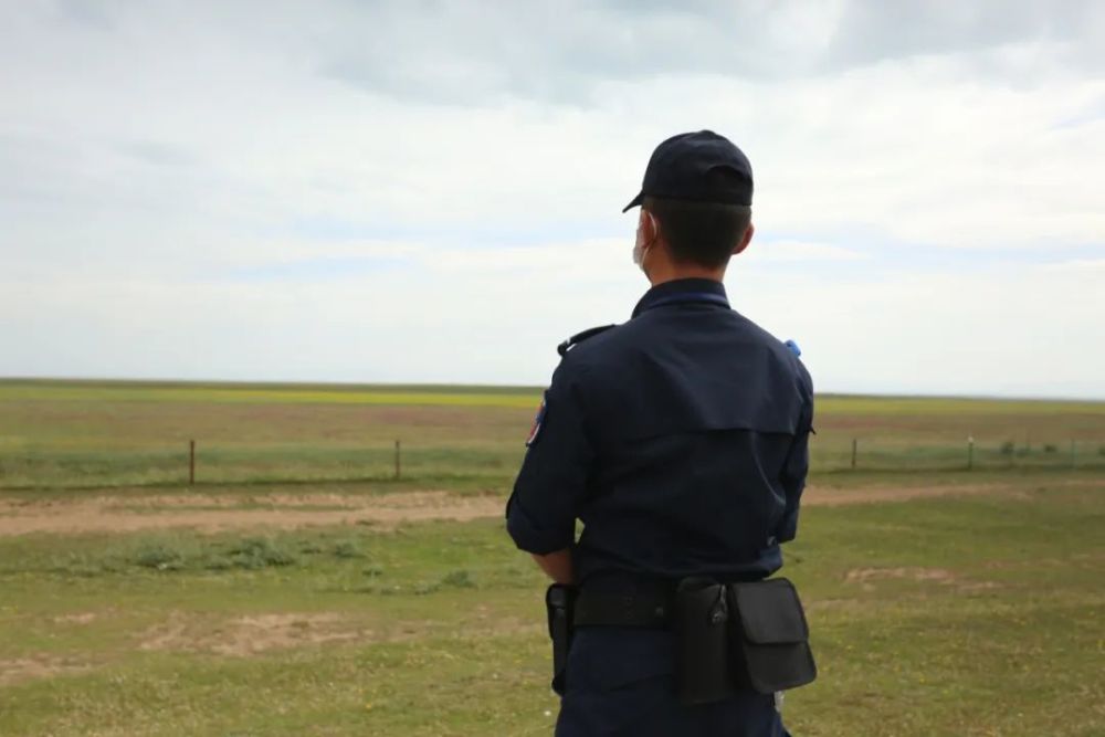 背影海南公安圆满完成环湖赛安保任务向所有执勤一线的警察蜀黍道一声