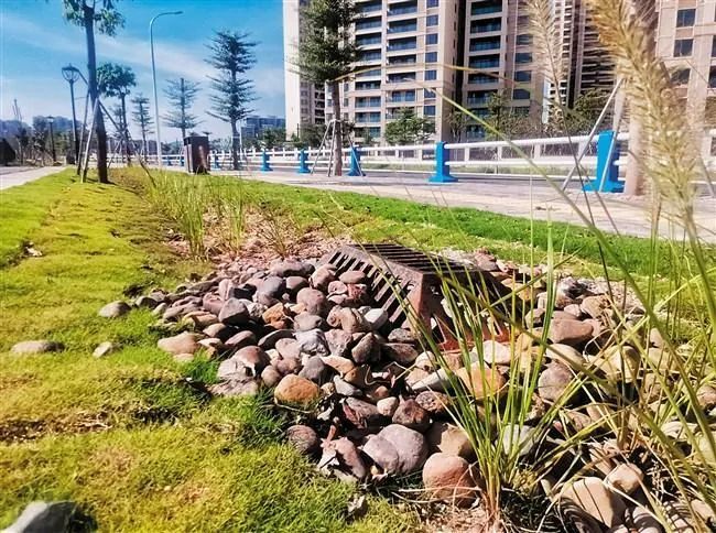 通过进一步加强海绵城市建设,补齐城市排水防涝工作短板图文来源:汕头