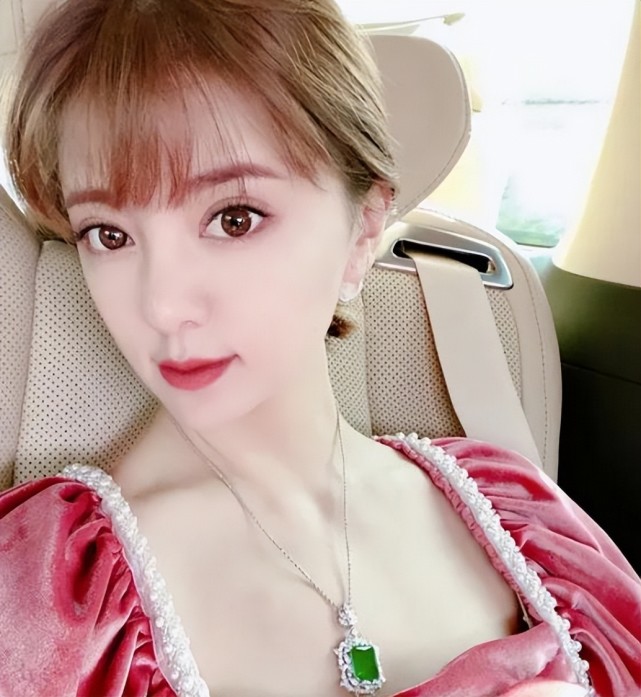 娱乐圈顶级富婆阿兰一只手镯顶北京一豪宅才貌双全堪比何超莲