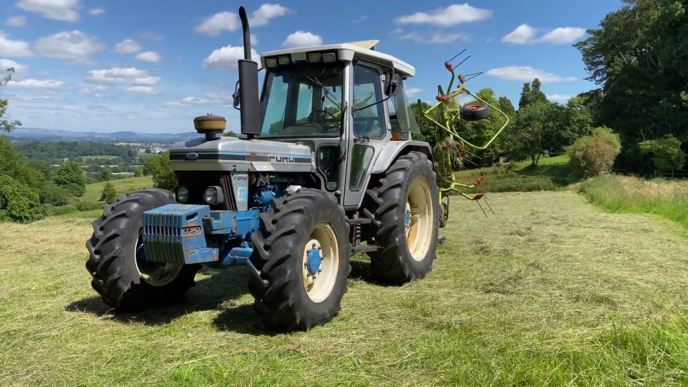 是1988年由美国南苏塞克斯汽车公司开发的,它有点像"混合配置"拖拉机