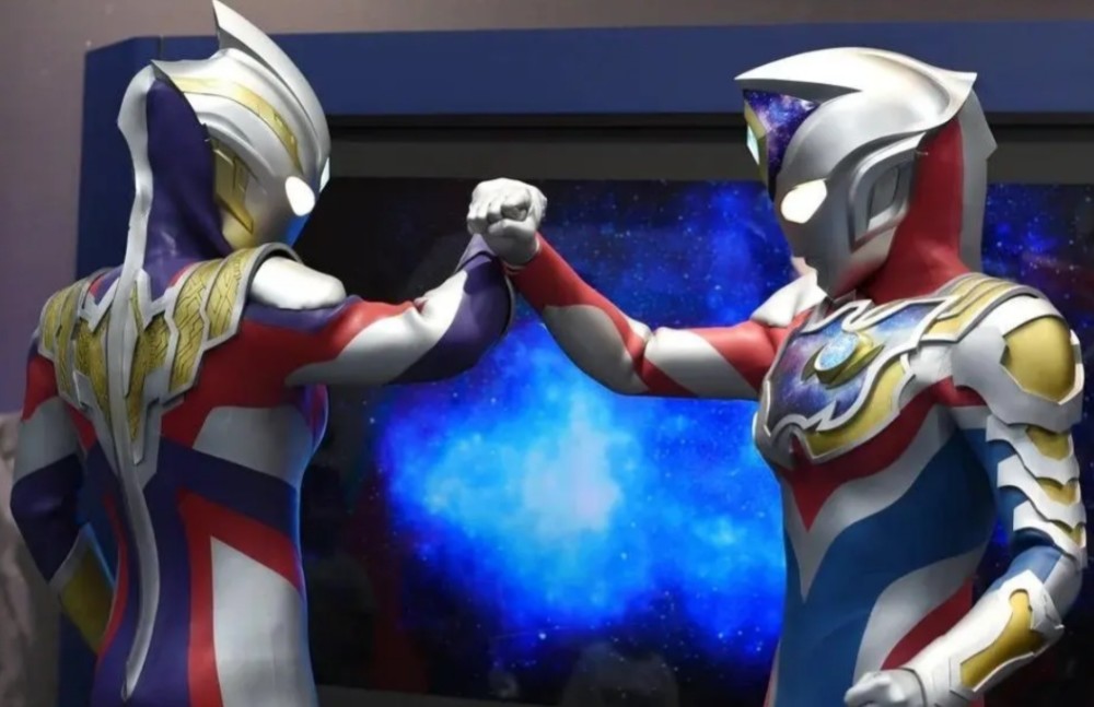 戴卡奥特曼出事儿了邀请特利迦人间体登场结果他确诊了新冠