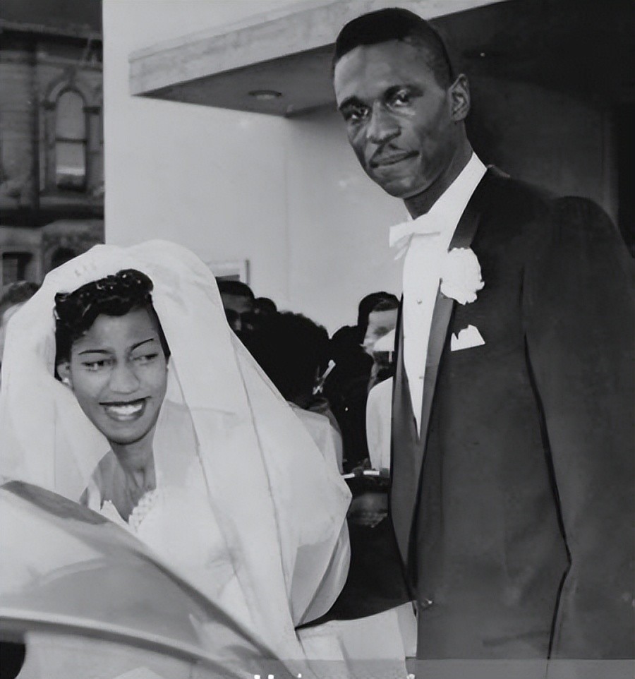 4任妻子曾娶美国小姐,84岁高龄迎娶49岁白人美女_腾讯新闻