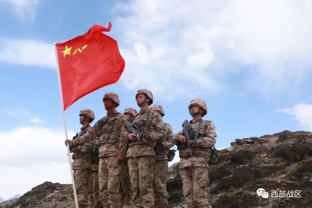 八一,戎装在身送祝福!_腾讯新闻