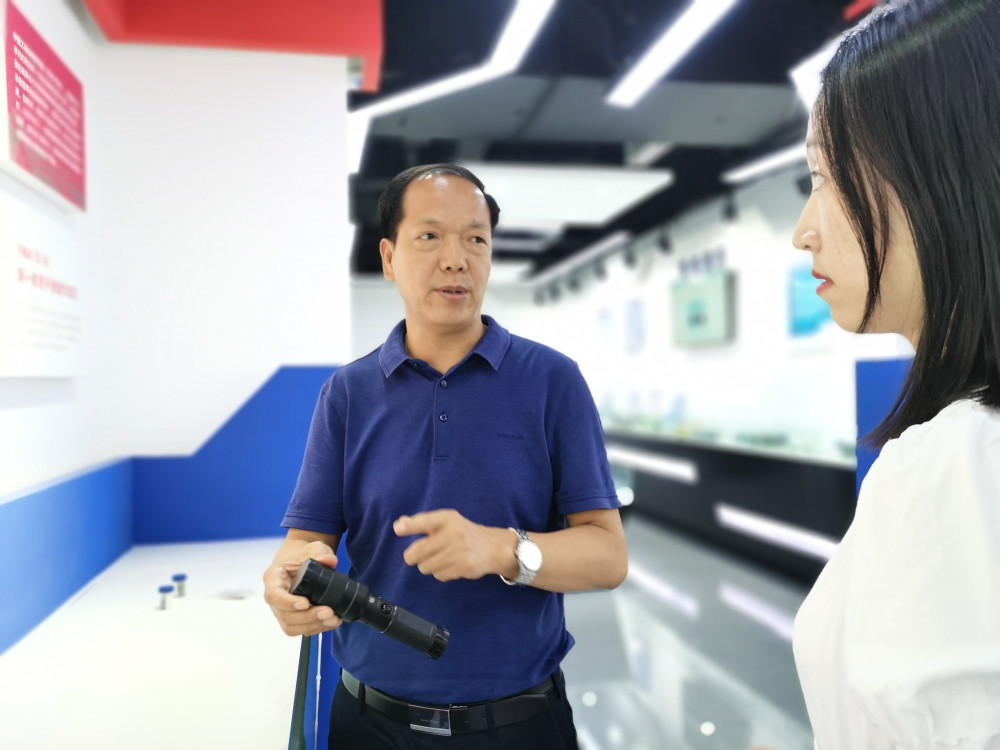 丁爱华科研战线的奋斗者军民两用技术交易行业的领头人