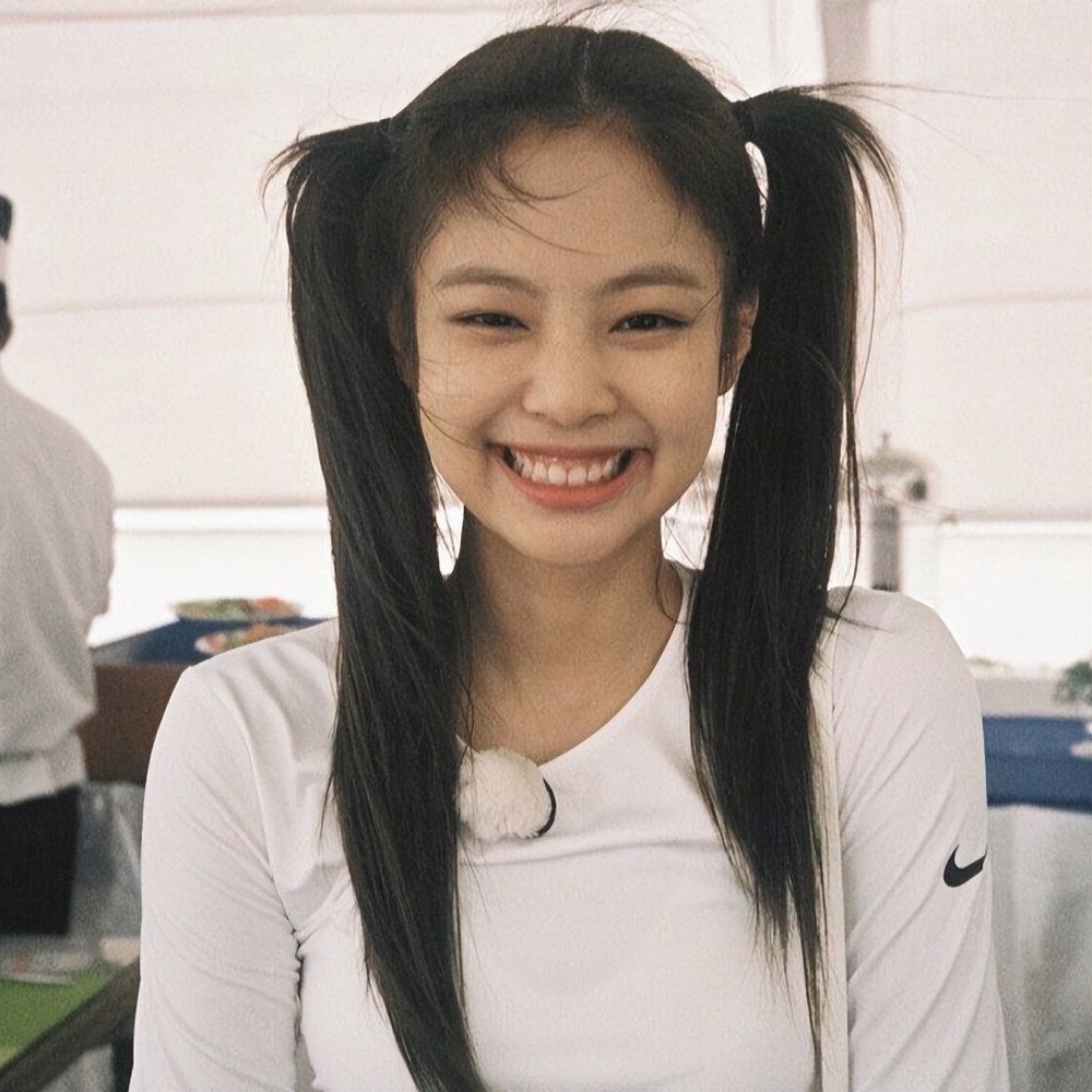 超适合圆脸少女的4款夏日扎发,清爽减龄100分,上手就能get!插图11