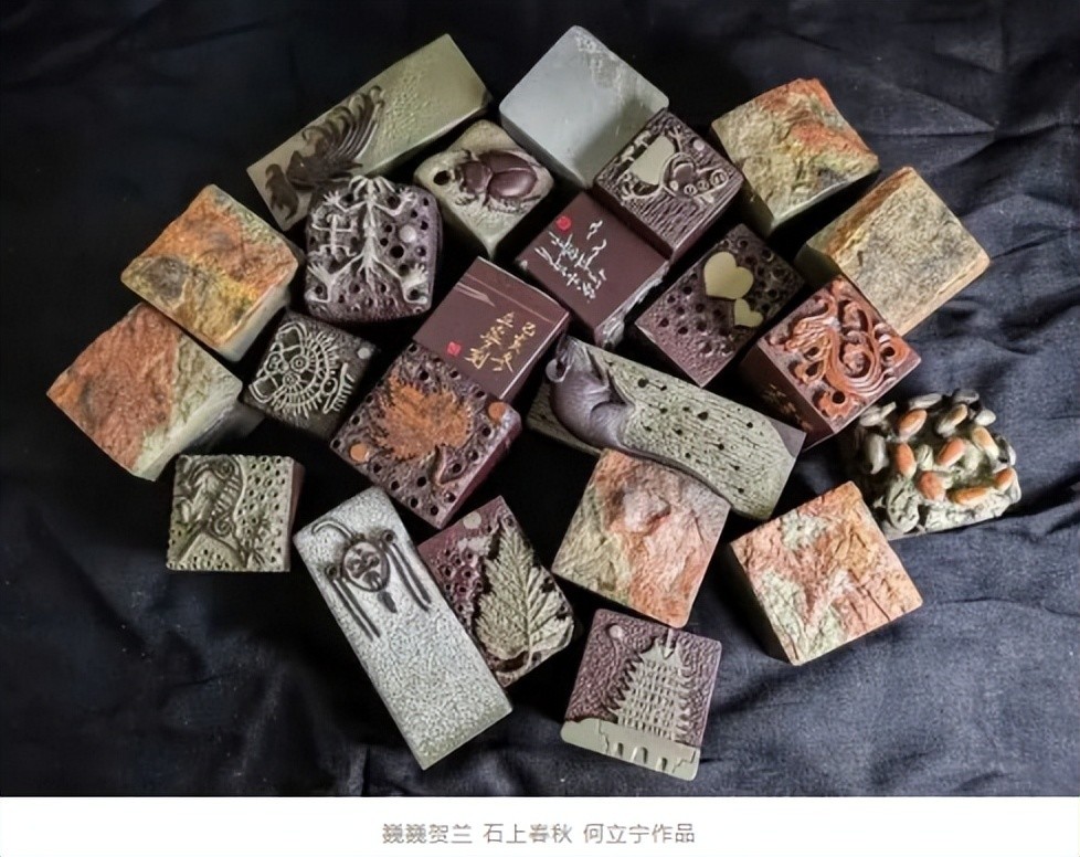 贺兰石还可雕刻成精美的印章,小巧玲珑的茶具,镇纸,笔架,台灯以及其他