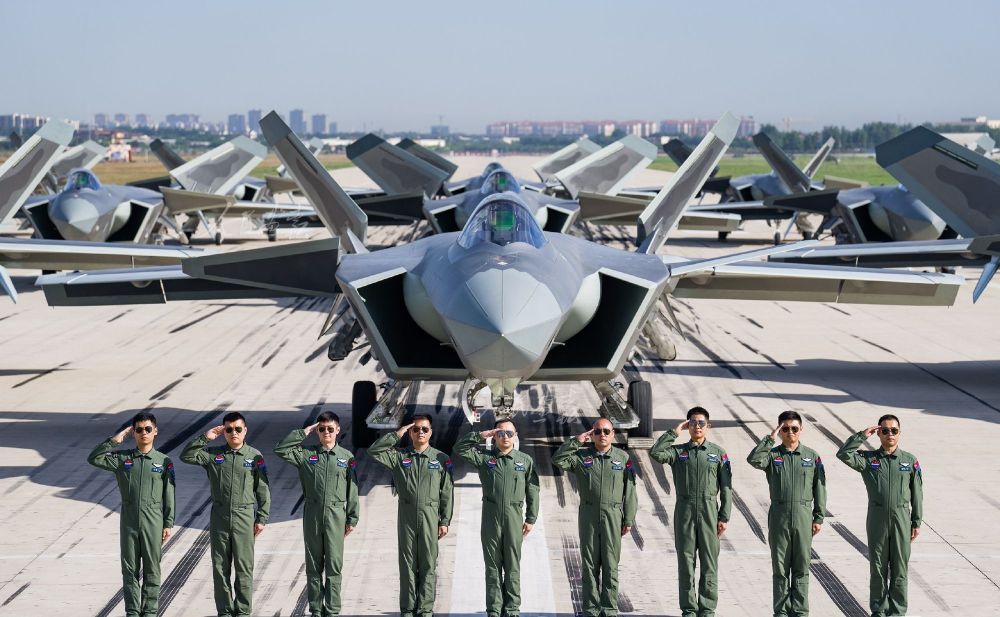 中国空军歼20集群亮相!9机编队大象漫步,携54枚导弹武德充沛_腾讯新闻