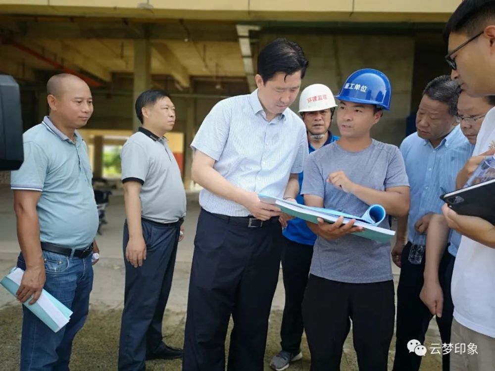 方超一行先后深入泰山路,大转盘路段,龙岗规划路,碧