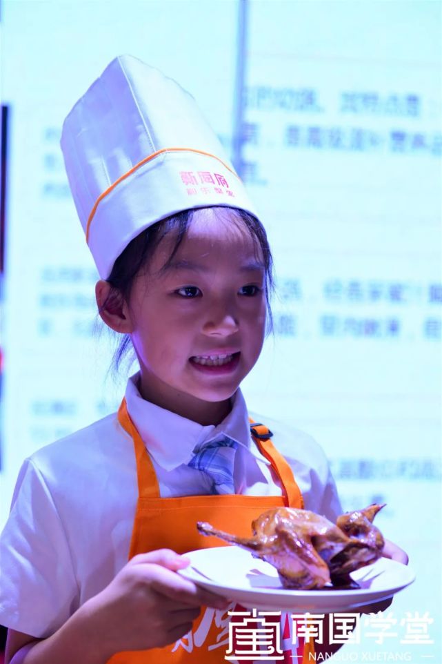 萌厨驾到!30名小学生变身"小厨神":自己做的菜真香!