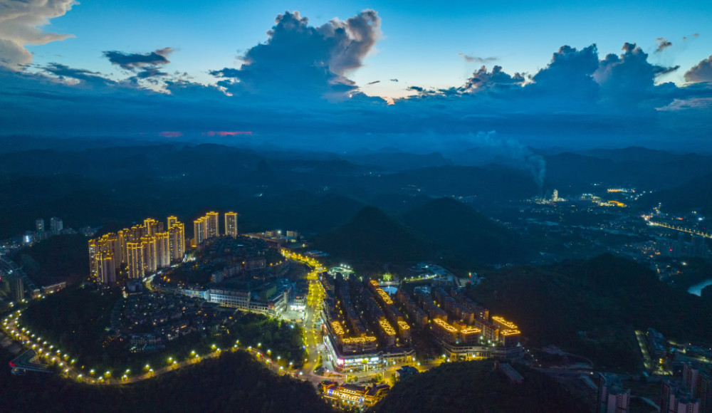 践行嘱托十年间贵州万山绿色转型推动两山理论落地生根