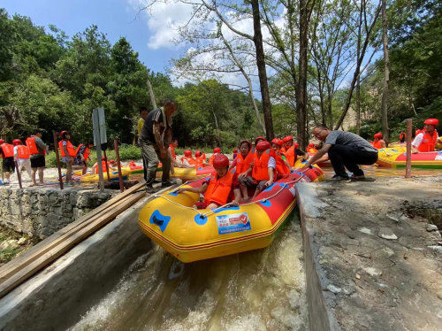 正式上线距离武汉最近的峡谷漂流陂西峡漂流8月3日欢乐开漂