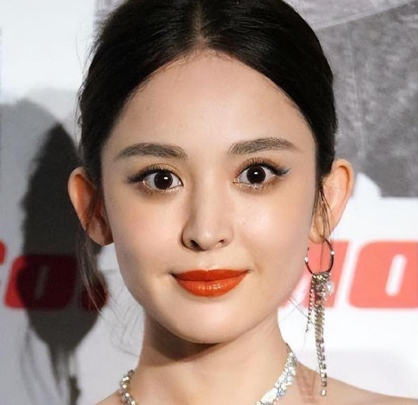 金晨鼻孔窄长娜扎变形三角鼻孔6位明星动鼻后遗症露馅了