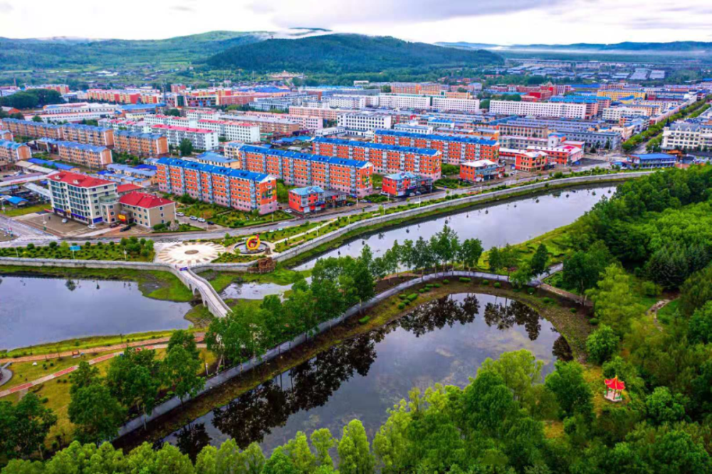 塔河是中国最北的边境县,也是大兴安岭高寒禁区中的最北最冷区域.