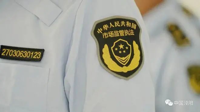 蓝为主,搭配金色标志,行业特点鲜明;在标志标识设计方面,采用了国徽