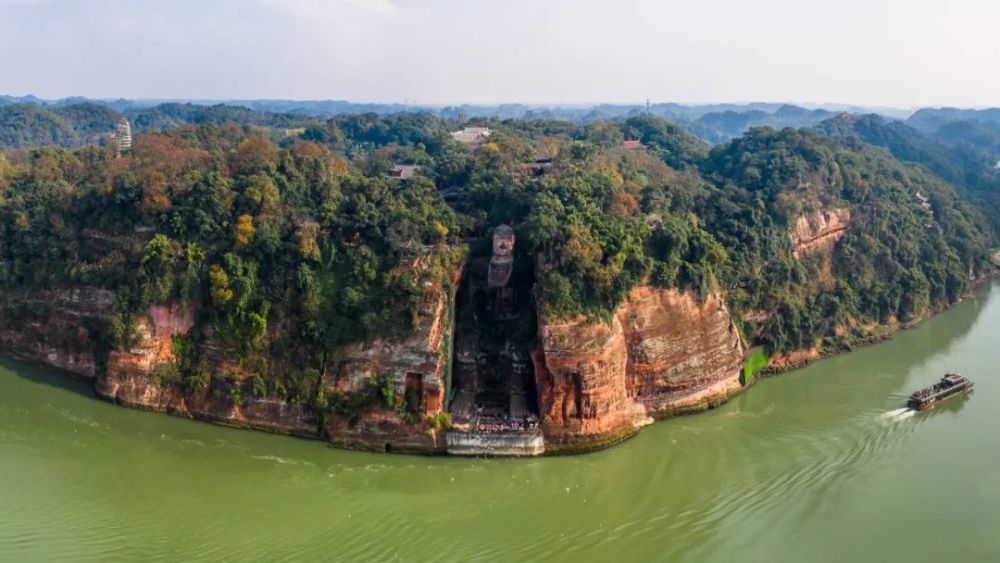 乐山大佛山是一座佛佛是一座山