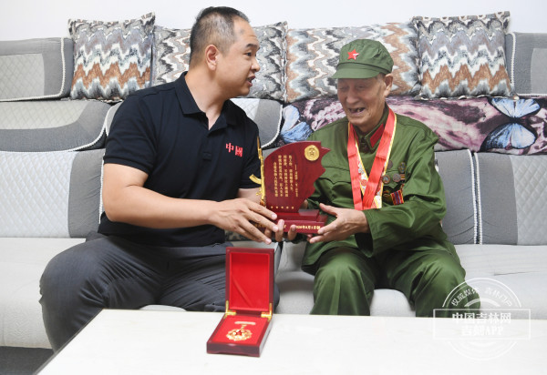 强国复兴有我·寻访老兵足迹丨老兵刘光明：始终坚持在战斗最前沿_腾讯新闻
