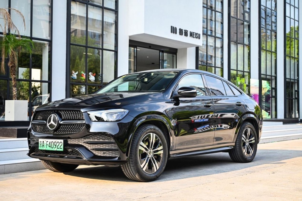 在去提车前,我就在想gle轿跑新能源的用车场景究竟是什么样的.