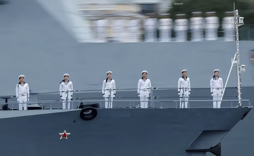 普京签署俄新版海洋学说当日，黑海舰队总部遇袭，俄海军短板暴露
