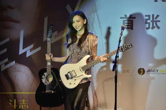 《浪姐3》于文文弹钢琴着火 燃爆全场!网友:太嗨了吧!