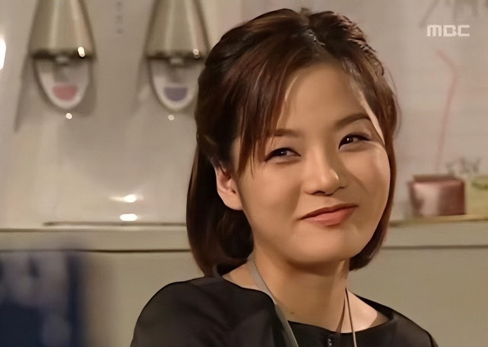 43岁蔡琳离异后独自带娃,她家装修简约精致,生活简单又悠闲_腾讯新闻