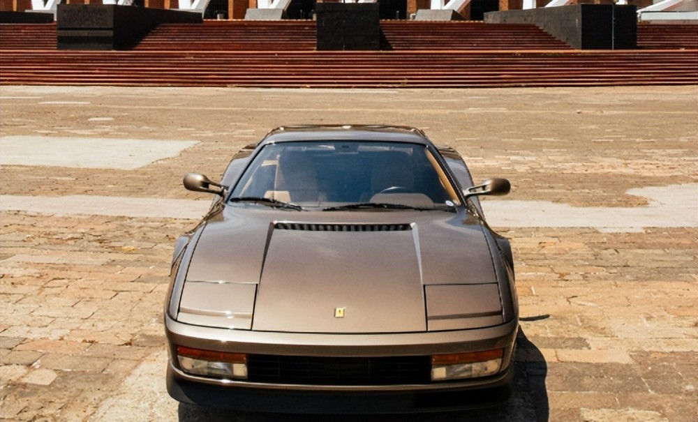 是老车迷心中的那台跃马法拉利testarossa