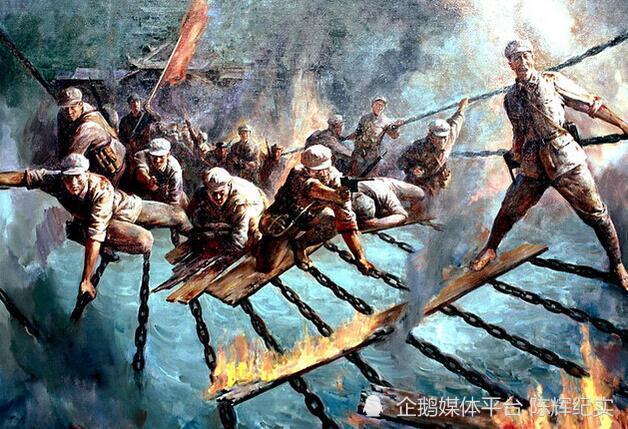 每人一把大刀,一支冲锋枪,一支短枪,五,六枚手榴弹.