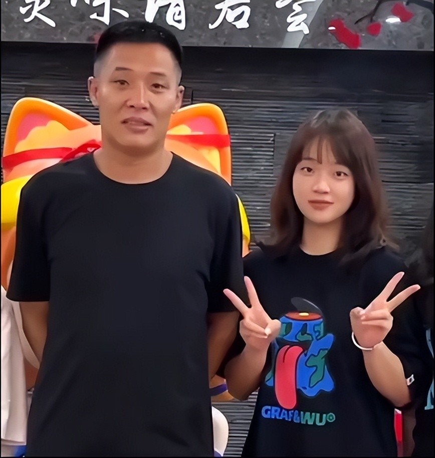 赵睿父亲东莞开饭馆!