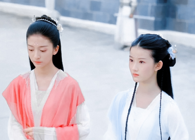 《沉香如屑》中让人更加惊艳的,还是扮演"小颜淡"的童星女孩刘琪锜