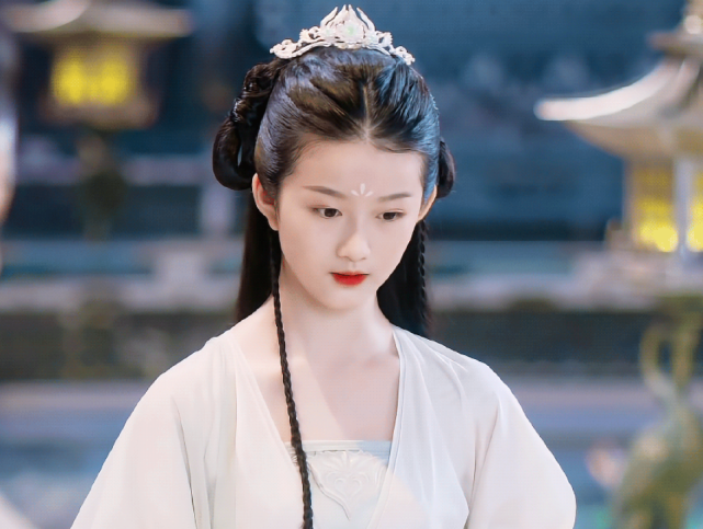 因为扮演的是女主的小时候,所以刘琪锜的"小颜淡"出场的时间并没有