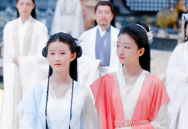 这个时候的"颜淡"还是个少女,扮演者刘琪锜也不过才是一个14岁的小