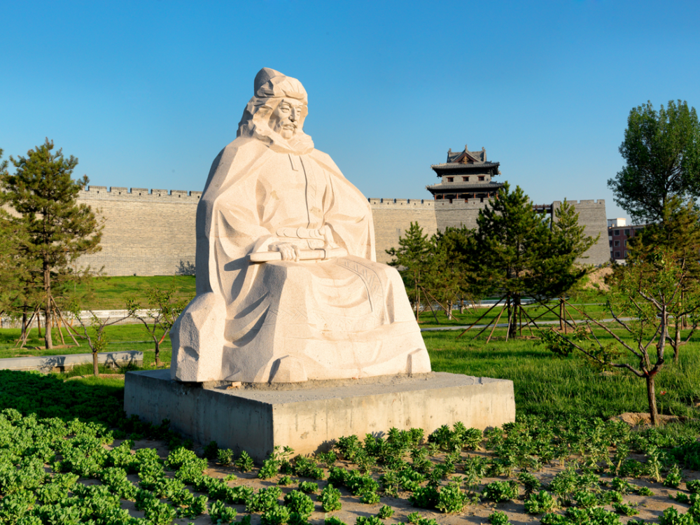 北魏迁都平城公元386年,鲜卑族拓跋珪建立了北魏政权,拉开北朝的序幕.