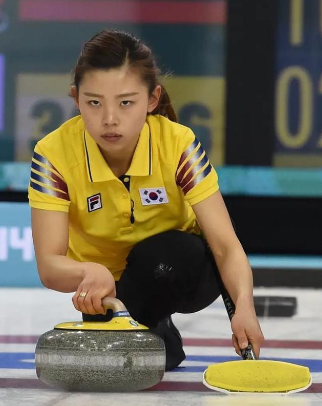 韩国冰壶队长金智善为爱坚持远嫁中国不顾一切倒追中国穷小子