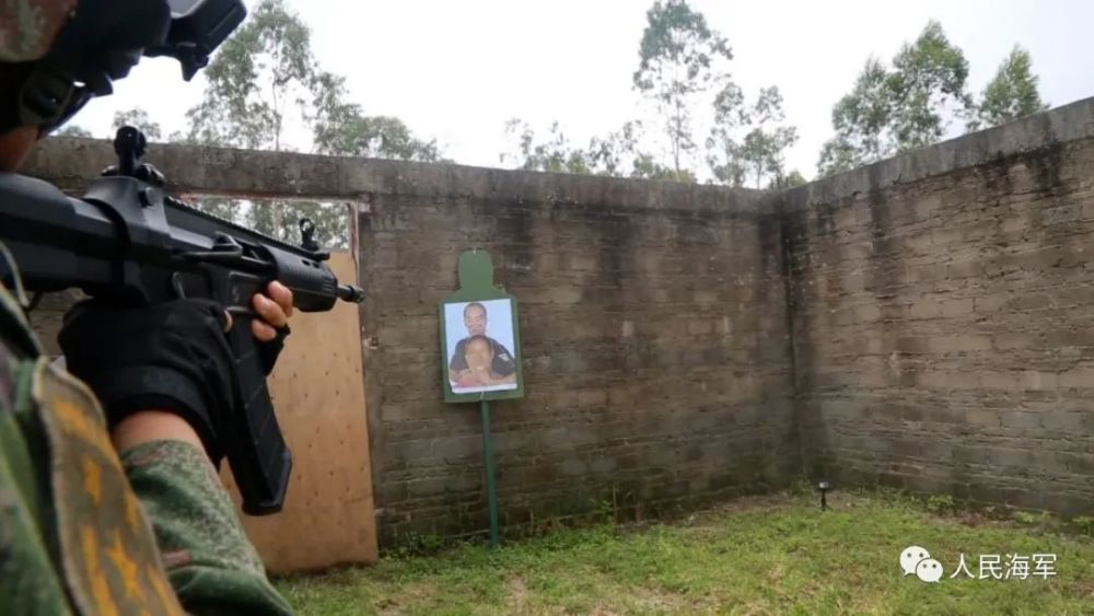 高清大图！直击武警特战队员多课目考核现场水滴筹是否真实