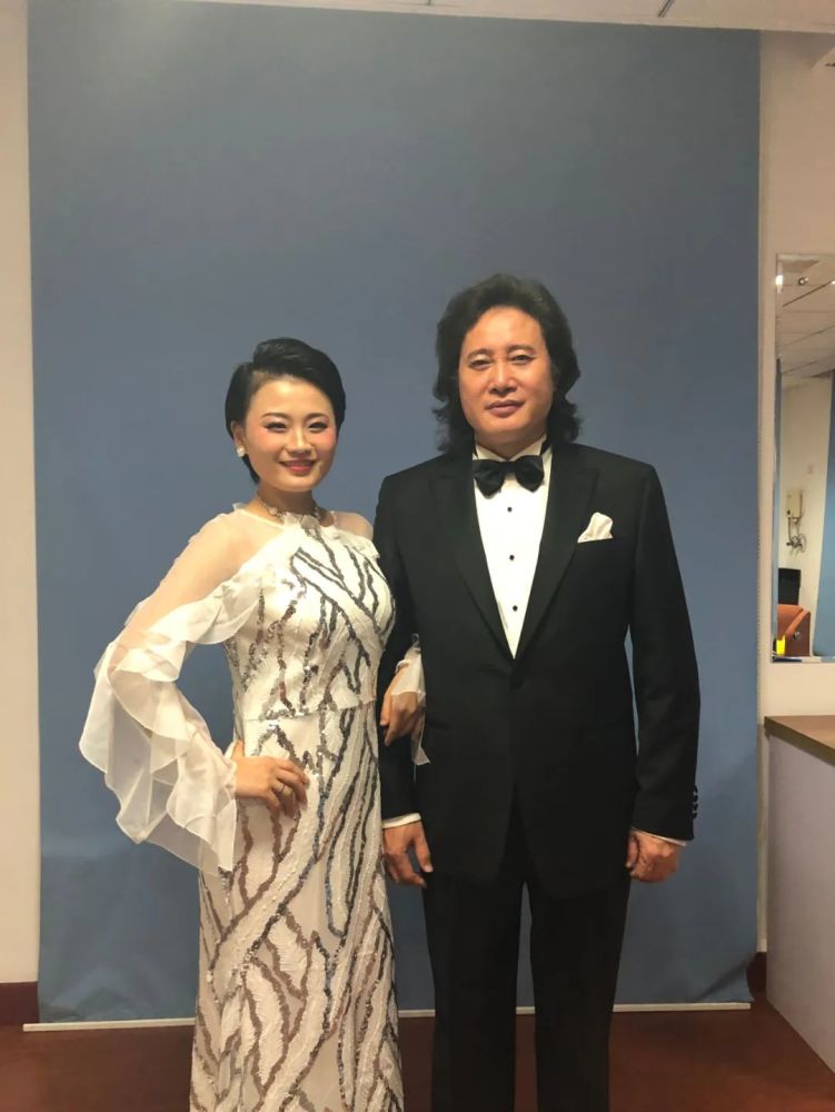 常德本土的**乐队一一唐唯与乐队,主唱唐唯是**的民谣歌手,独立音乐人