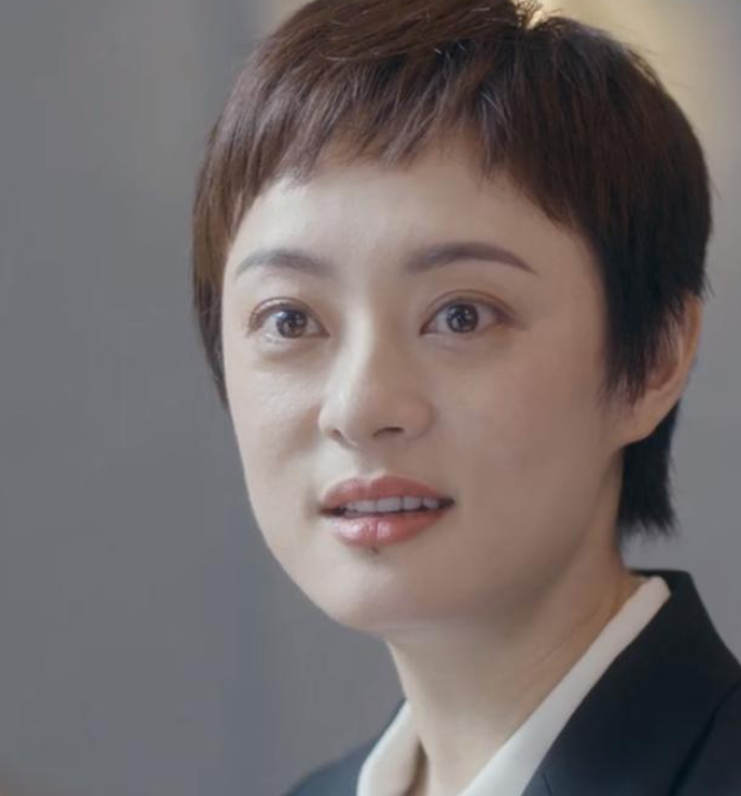 孙俪脖子肿大眼睛凸腮帮子鼓网友担心她得甲亢她仍未回应