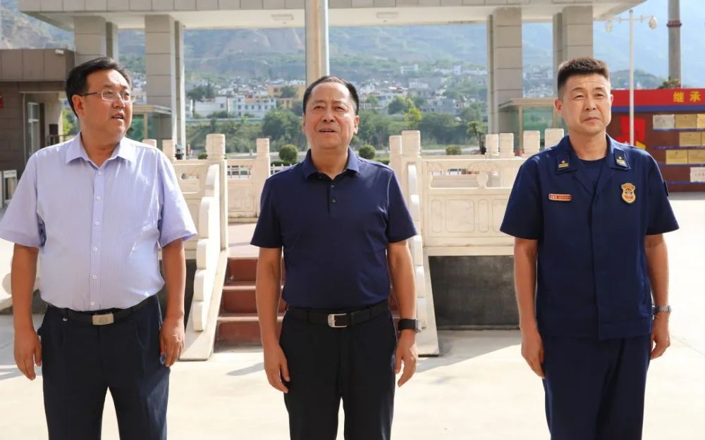 陇南市委常委,政法委书记霍子俊一行慰问陇南市森林消防支队并出席