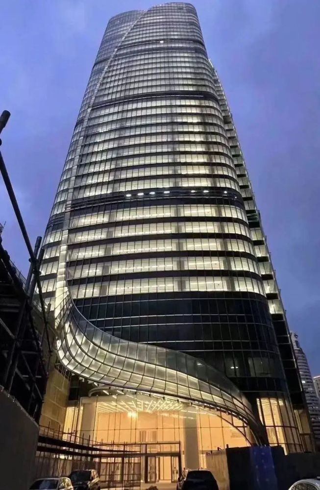 08 上海徐汇7月26日,由pc&p进行建筑设计的徐家汇中心t1塔楼顺利