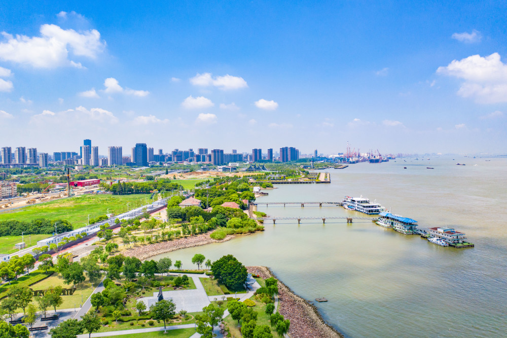 江阴旅行参观长江大保护展示馆一艘大船格外亮眼