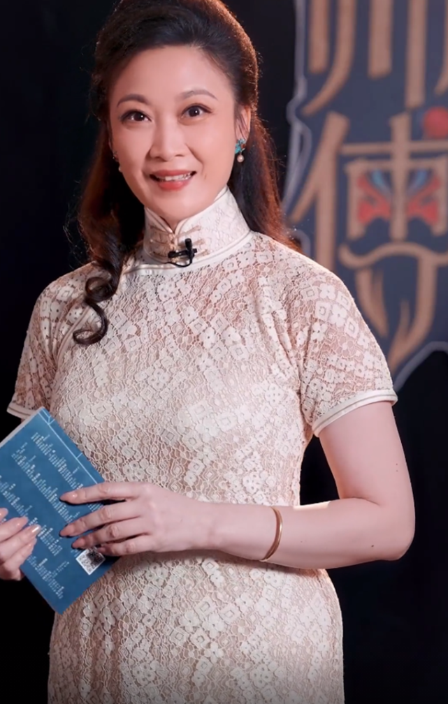 tvb女星蒋文端罕露面,穿旗袍身材出众,53岁已成国家一级演员_腾讯新闻