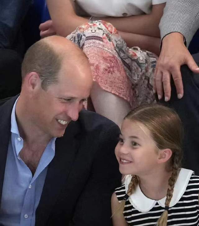 夏洛特小可爱又出圈鬼马小妞看比赛又萌又灵威廉看女儿太宠溺