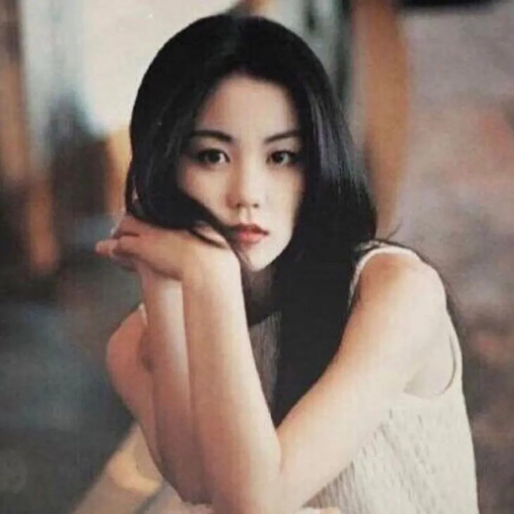 年轻时候的王菲,放到现在也是王炸!老照片合集,带你见证她的美插图1