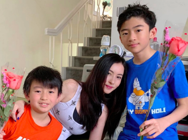 张柏芝晒照为长子lucas庆生,留"步惊云发型"被指有点像王宝强插图
