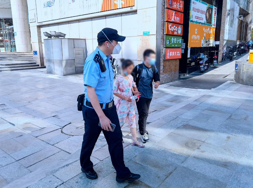 暑期儿童走失警情高发，警方提醒家长：孩子走丢及时报警_腾讯新闻