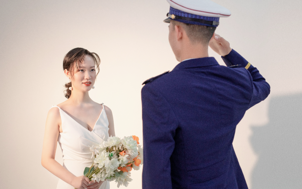 湖南消防员七夕前夕求婚,女友:他每次见面都会准备一束花