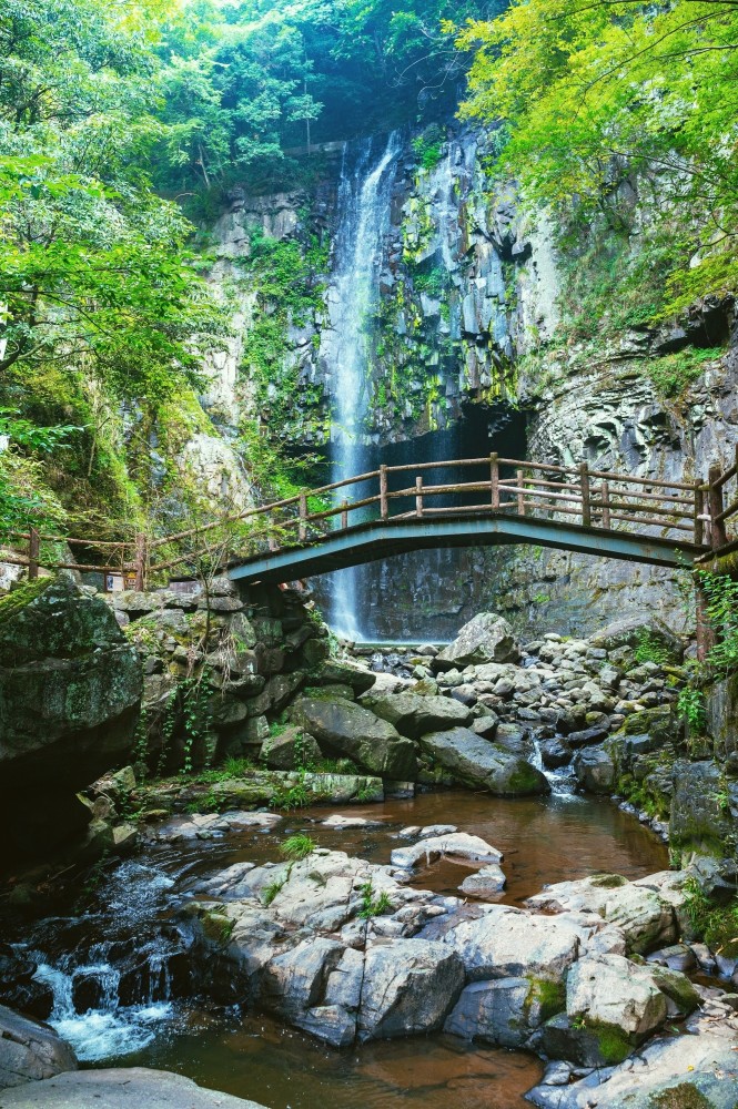 藏在宁波的山水秘境,江南名山也无法与之相媲美,周末一起来避暑