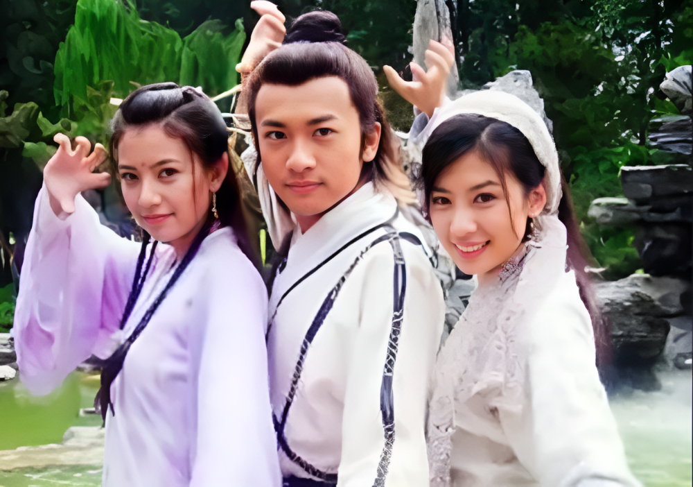 难怪张无忌要避开黄衫女,你看二人搏杀会如何?西毒北丐给出答案